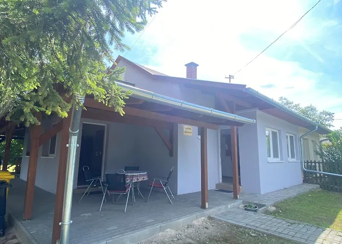 Eszter Semesterbostad *